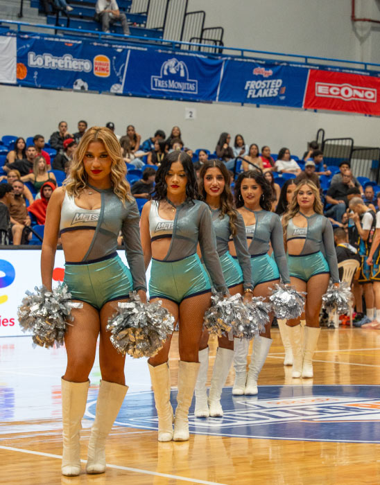 photo of the METS cheerleaders